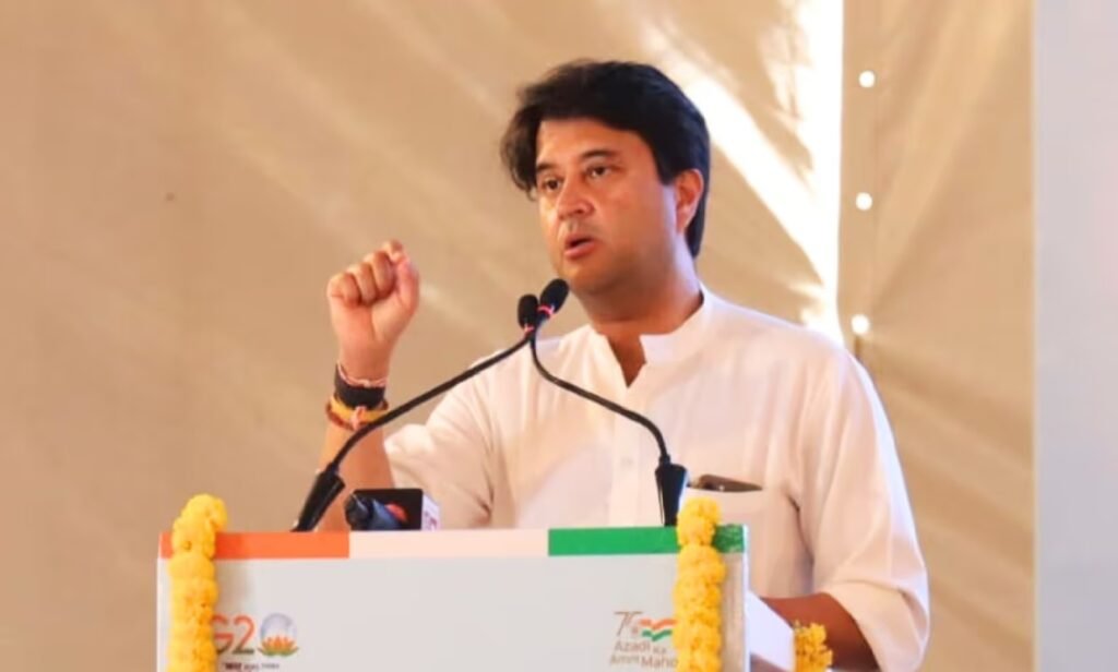 दूरसंचार मंत्री ज्योतिरादित्य सिंधिया