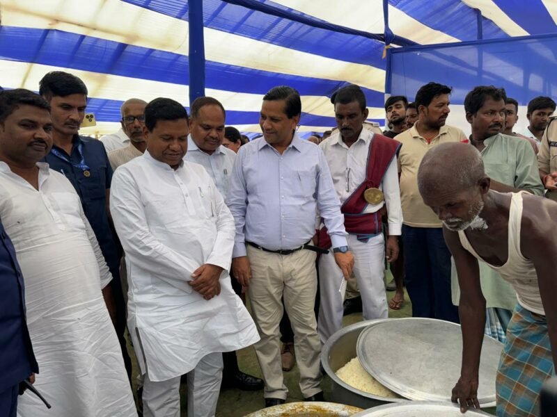 Darbhanga Flood: आपदा प्रबंधन मंत्री पहुंचे किरतपुर, बाढ़ पीड़ितों से की मुलाकात