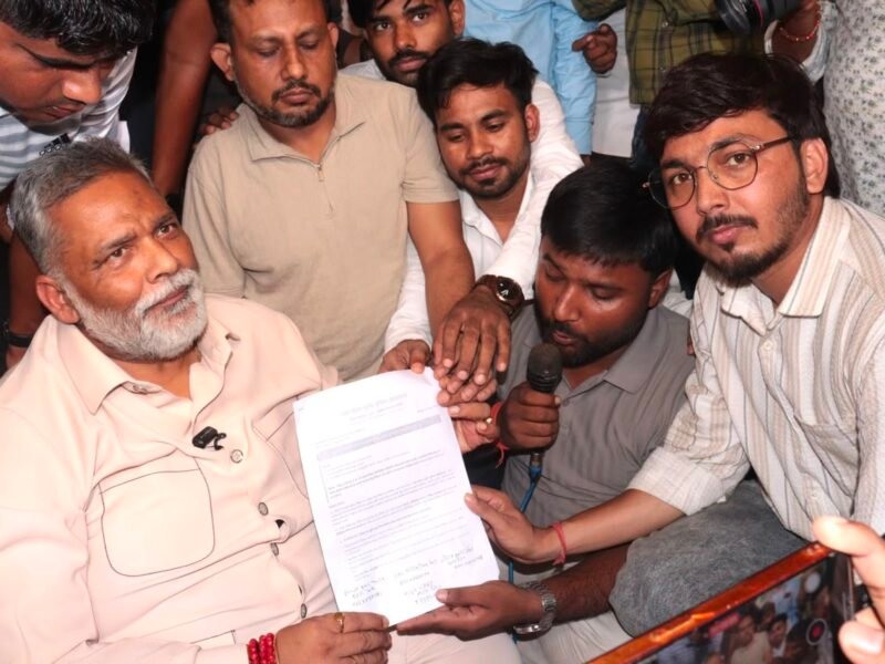 शोधार्थियों के आंदोलन में पहुंचे पप्पू यादव, बोले- मांगें नहीं मानीं तो 16 अगस्त को बैठूंगा उपवास पर